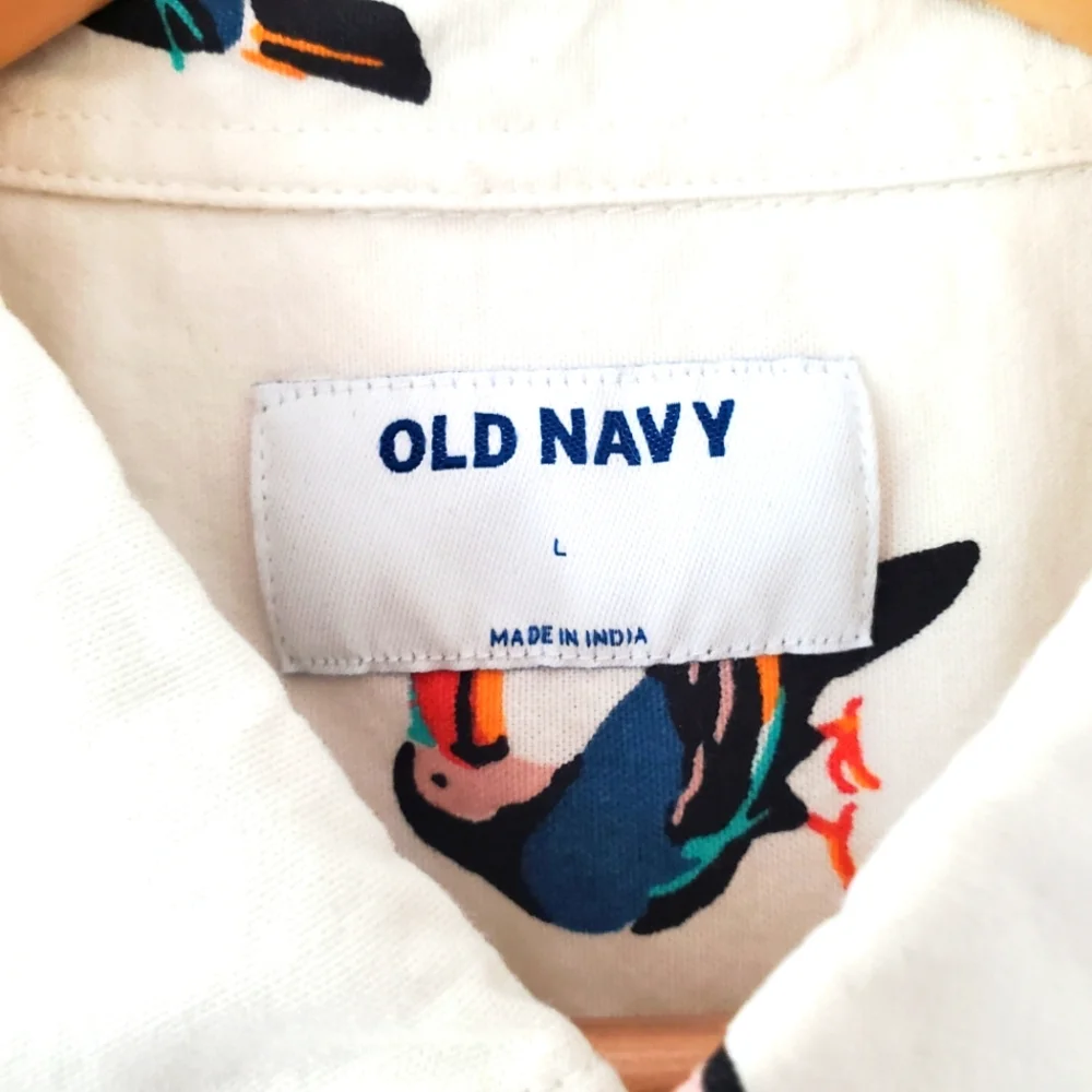 OLD NAVY Men L Ivory Colorful Toucan SS Button Up Shirt "Built In Flex" Tropical - Picture 2 of 14